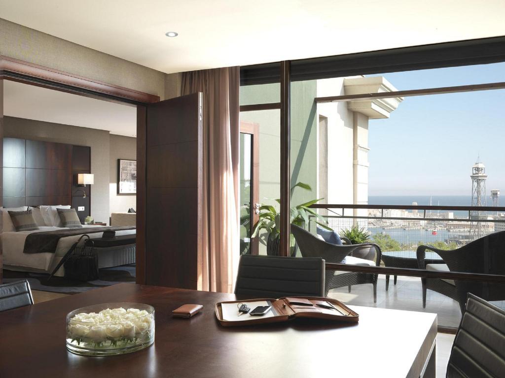 Hotel Miramar Barcelona Gl Buitenkant foto A suite at the Four Seasons Hotel, Alexandria