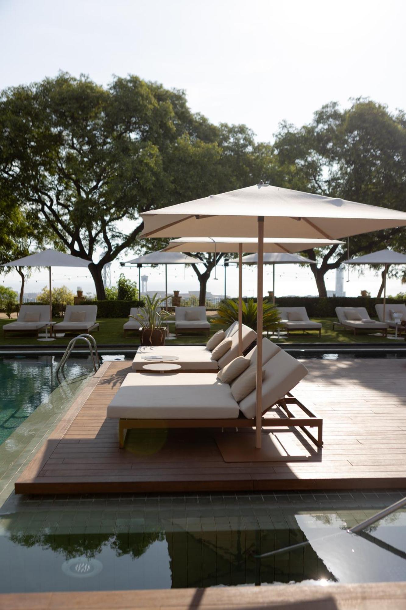 Hotel Miramar Barcelona Gl Buitenkant foto The pool at the Mandarin Oriental, Barcelona