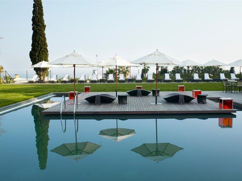 Hotel Miramar Barcelona Gl Buitenkant foto The pool at the hotel