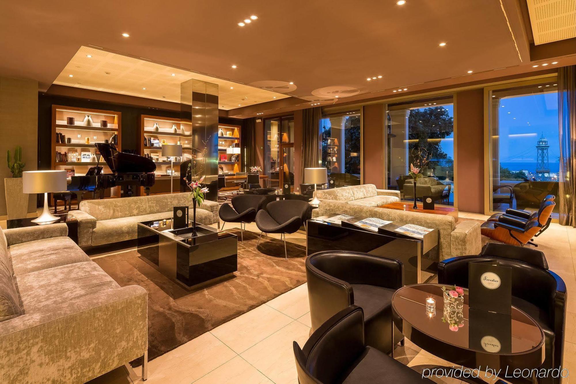 Hotel Miramar Barcelona Gl Buitenkant foto The lounge at the airport