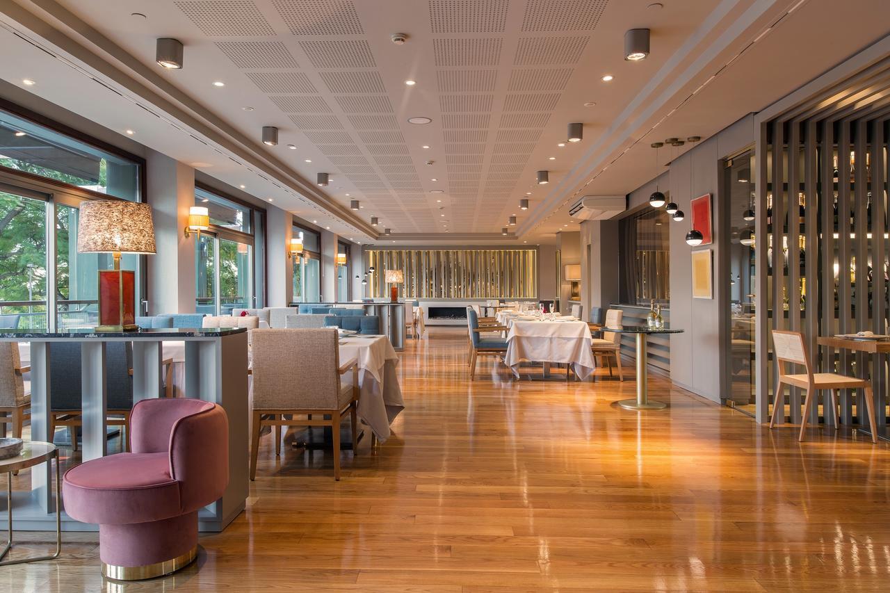 Hotel Miramar Barcelona Gl Buitenkant foto The restaurant