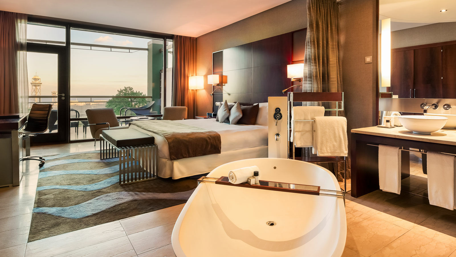 Hotel Miramar Barcelona Gl Buitenkant foto A suite at the hotel
