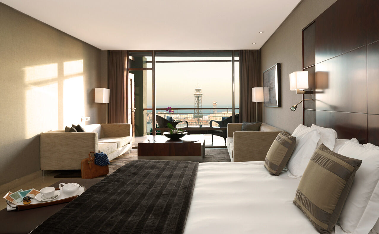 Hotel Miramar Barcelona Gl Buitenkant foto A room at the hotel